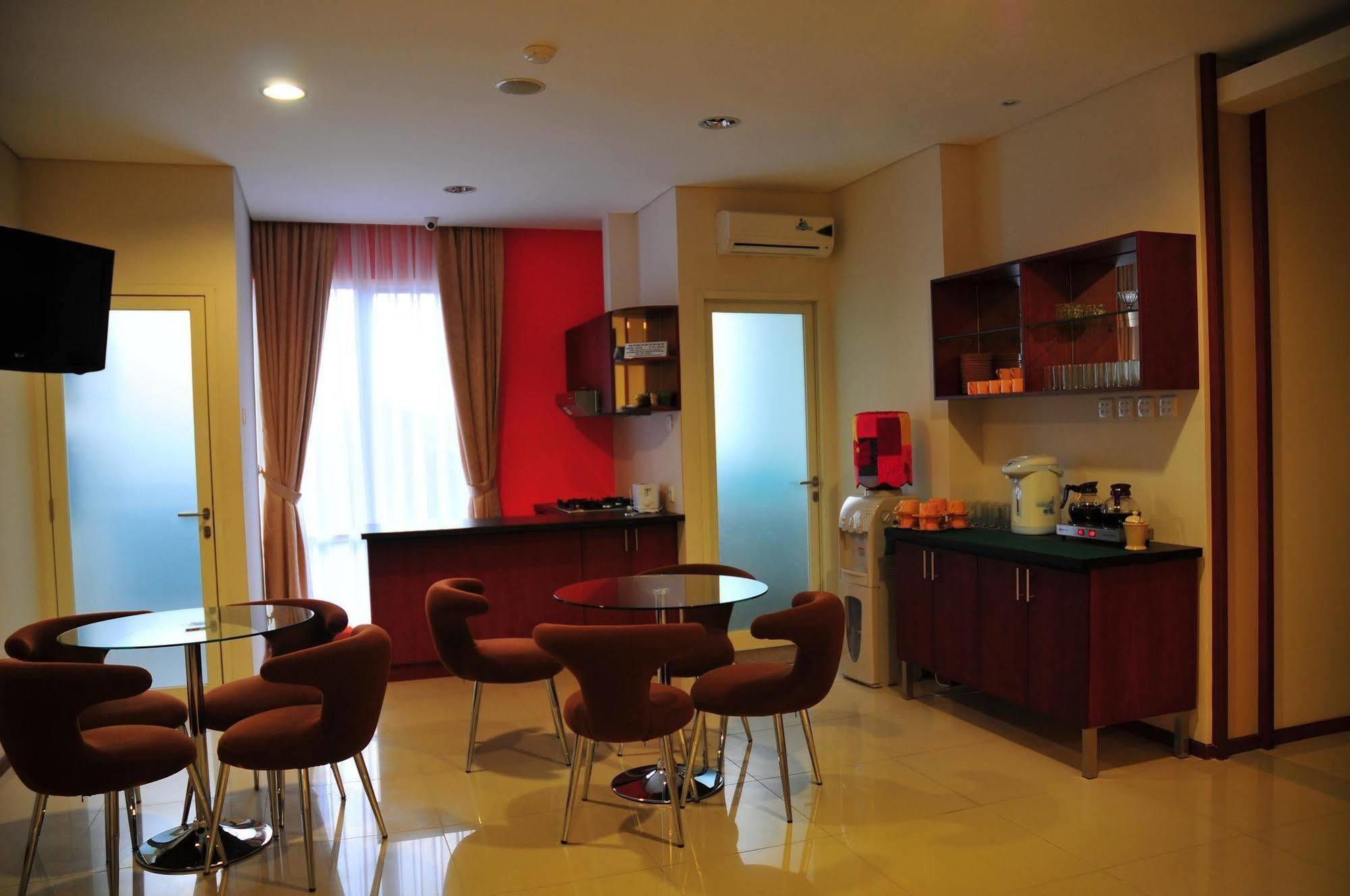 Capital O 1748 Thamrin Condotel Jakarta Exterior photo